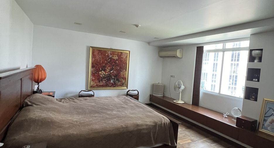 For sale 4 bedrooms condo in Sathon, Bangkok