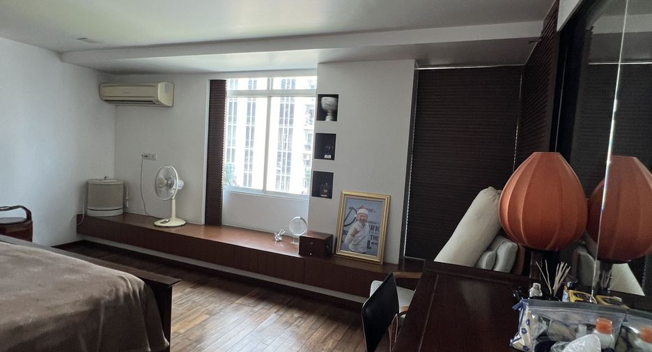 For sale 4 bedrooms condo in Sathon, Bangkok