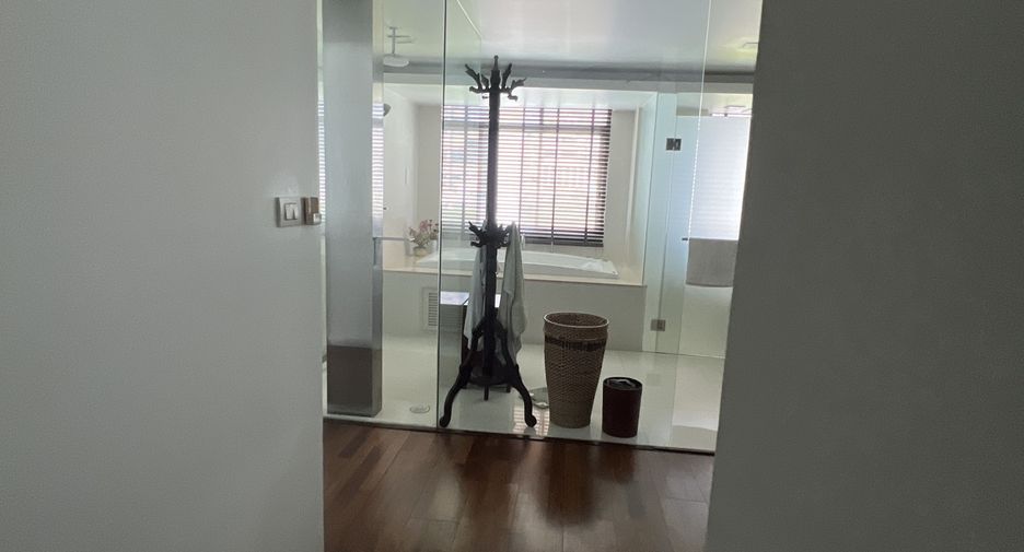 For sale 4 bedrooms condo in Sathon, Bangkok