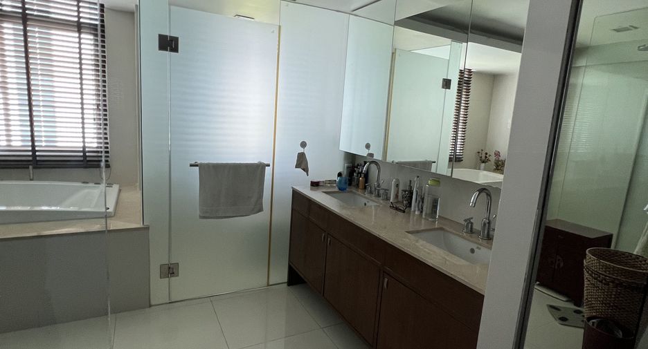 For sale 4 bedrooms condo in Sathon, Bangkok