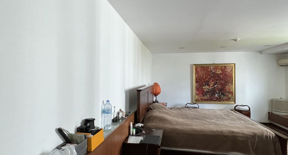 For sale 4 bedrooms condo in Sathon, Bangkok