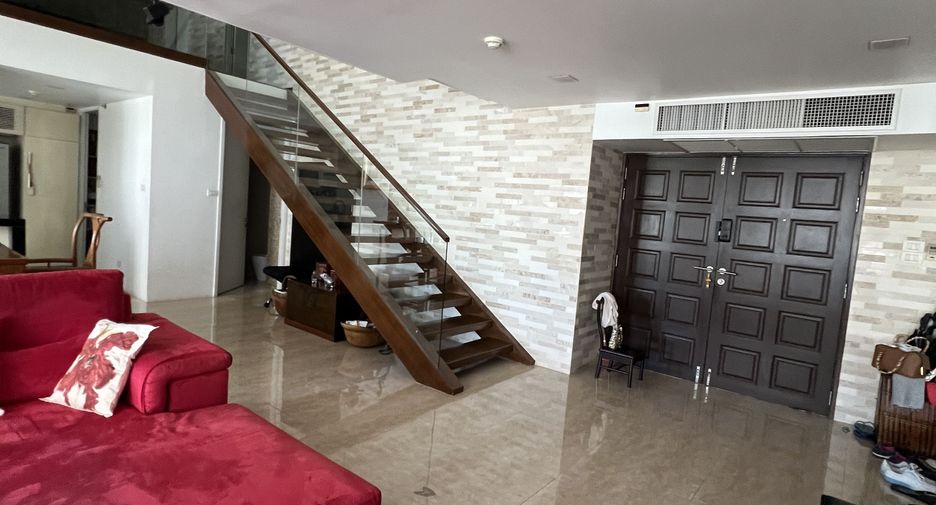 For sale 4 bedrooms condo in Sathon, Bangkok