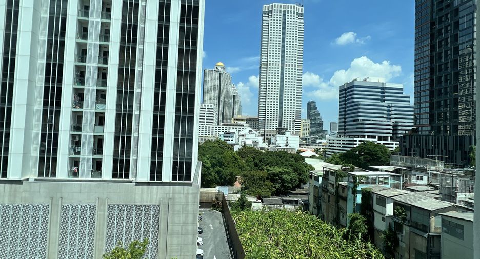 For sale 4 bedrooms condo in Sathon, Bangkok