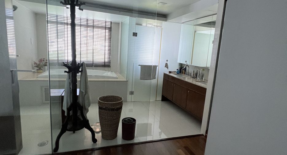 For sale 4 bedrooms condo in Sathon, Bangkok