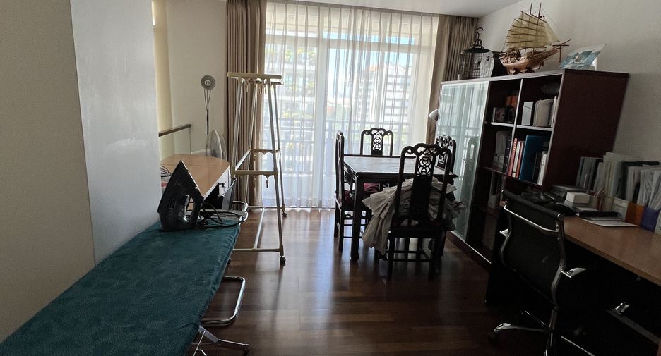 For sale 4 bedrooms condo in Sathon, Bangkok