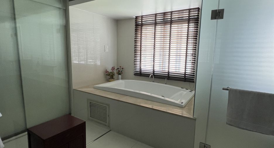 For sale 4 bedrooms condo in Sathon, Bangkok