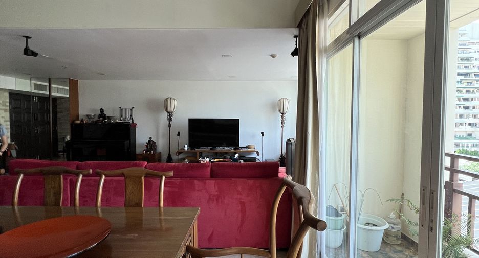 For sale 4 bedrooms condo in Sathon, Bangkok