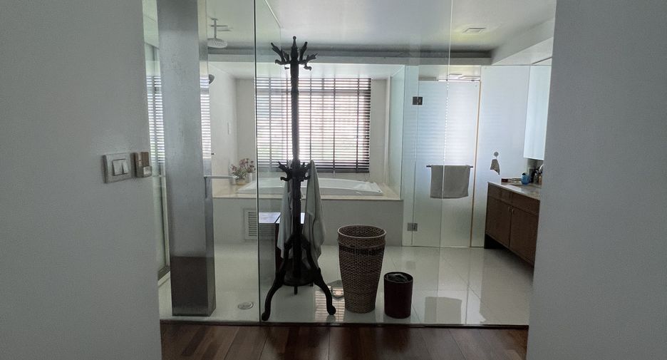 For sale 4 bedrooms condo in Sathon, Bangkok
