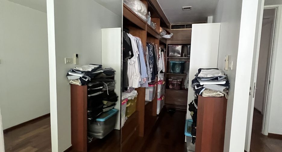For sale 4 bedrooms condo in Sathon, Bangkok