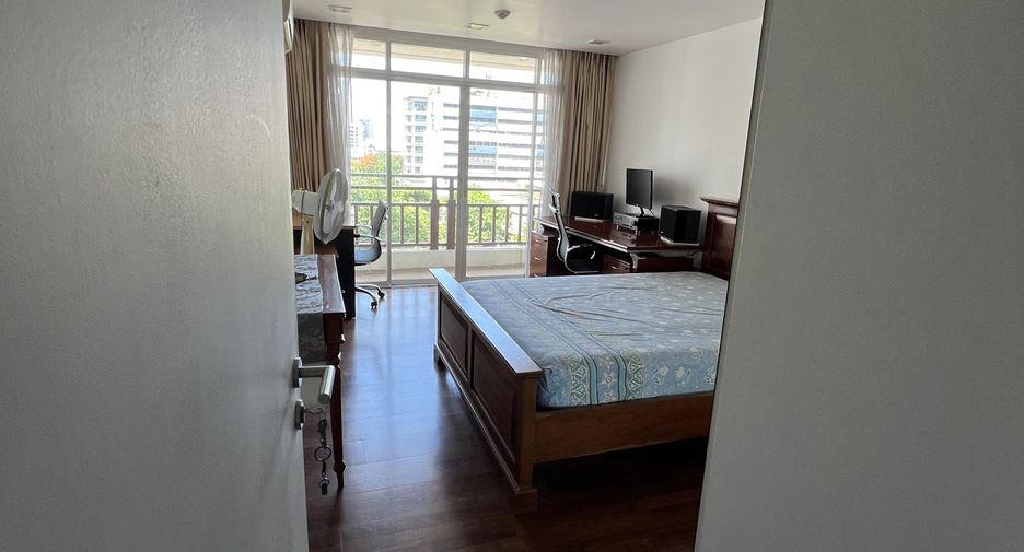 For sale 4 bedrooms condo in Sathon, Bangkok