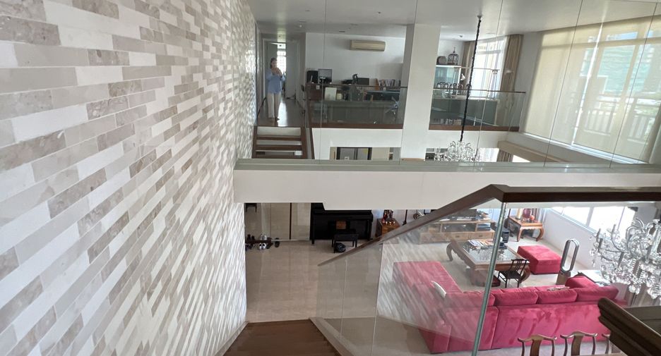 For sale 4 bedrooms condo in Sathon, Bangkok