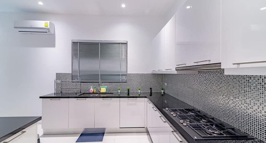 For sale 5 bedrooms villa in Cha Am, Phetchaburi