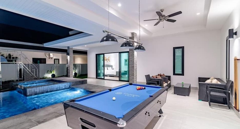 For sale 5 bedrooms villa in Cha Am, Phetchaburi