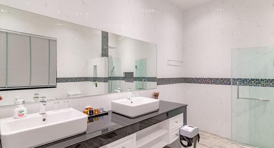 For sale 5 bedrooms villa in Cha Am, Phetchaburi
