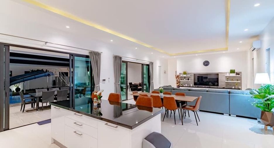 For sale 5 bedrooms villa in Cha Am, Phetchaburi