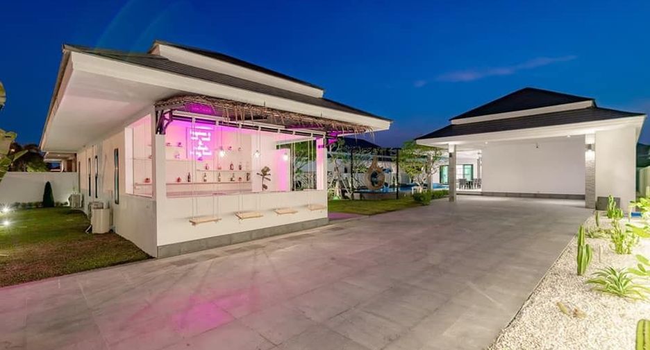 For sale 5 bedrooms villa in Cha Am, Phetchaburi