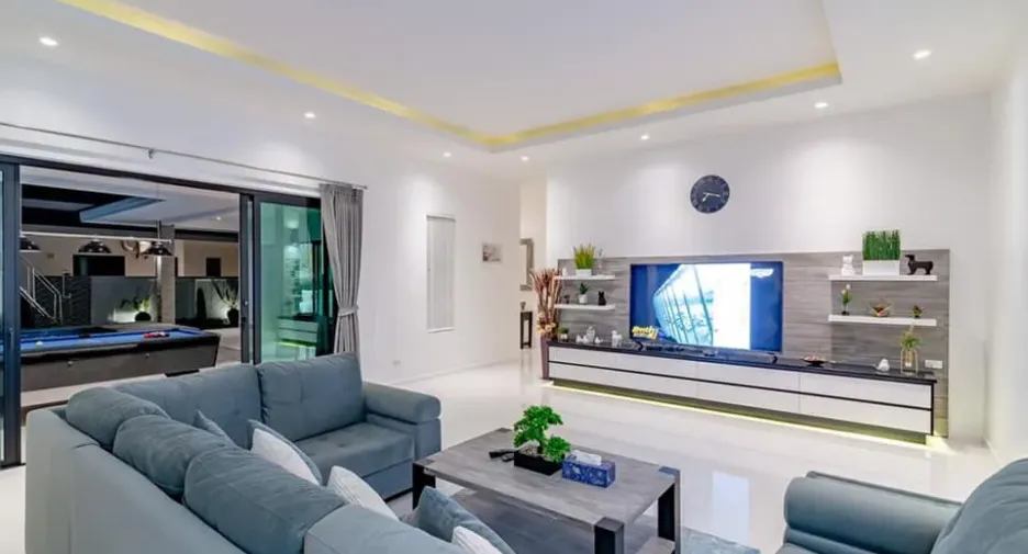 For sale 5 bedrooms villa in Cha Am, Phetchaburi