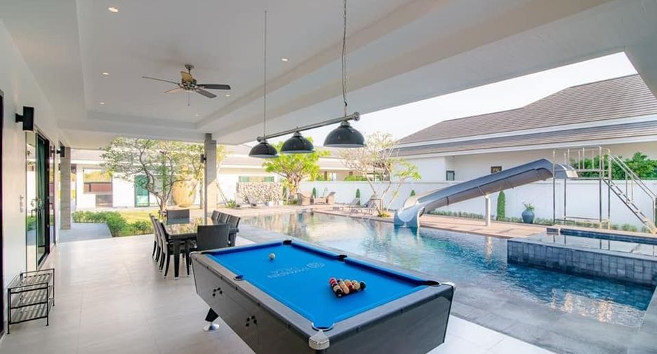 For sale 5 bedrooms villa in Cha Am, Phetchaburi