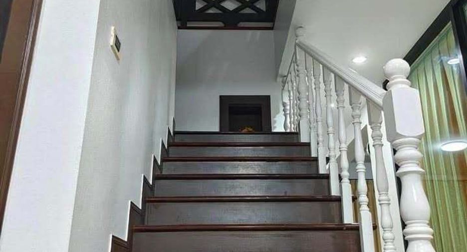 For rent 5 bedrooms villa in Bang Lamung, Chonburi
