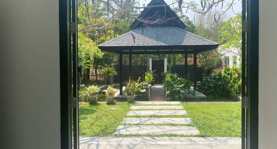 For sale 4 bedrooms house in Cha Am, Phetchaburi