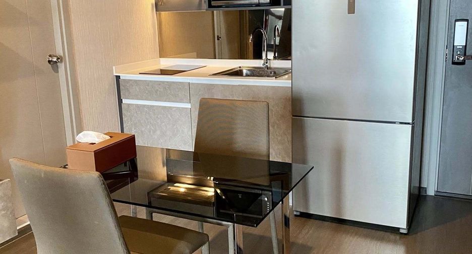For rent 2 bedrooms condo in Phaya Thai, Bangkok