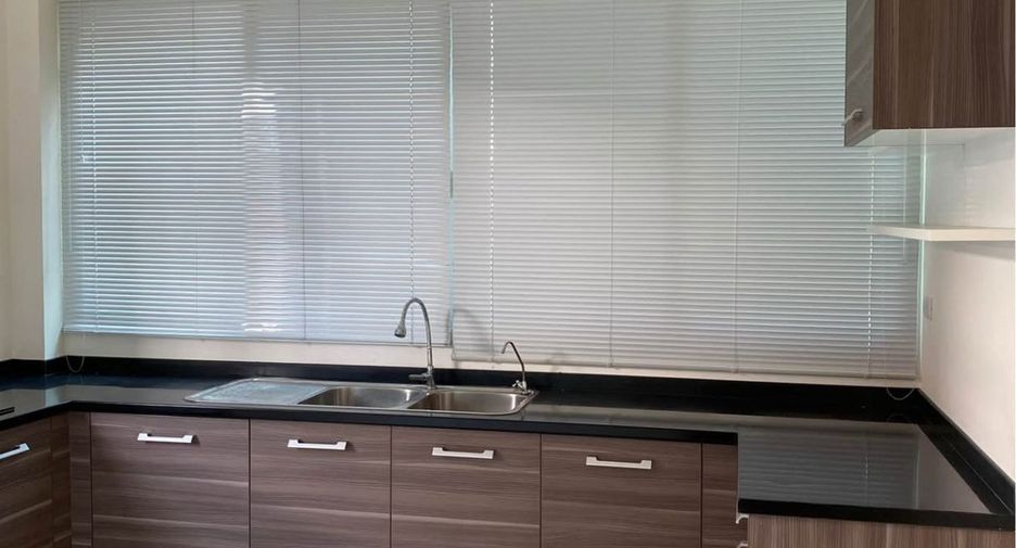 For sale 3 bedrooms house in Bang Na, Bangkok