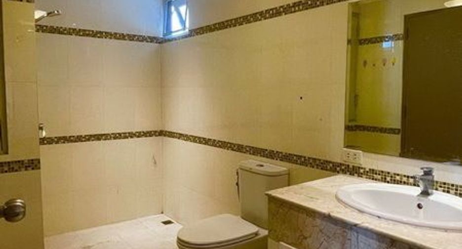 For rent 3 bedrooms condo in Watthana, Bangkok