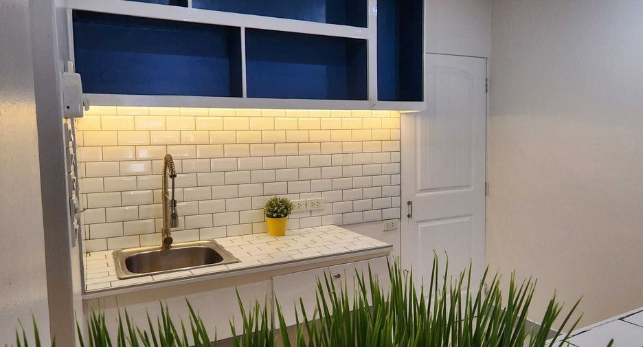 For rent 2 bedrooms retail Space in Huai Khwang, Bangkok