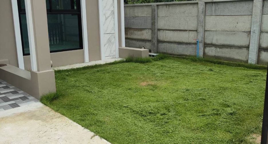 For sale 2 bedrooms townhouse in Si Racha, Chonburi
