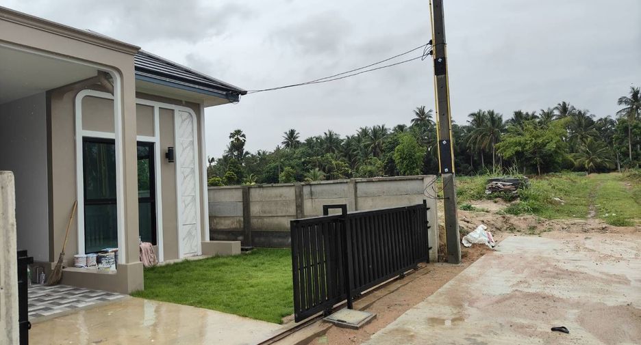 Casa adosada en venta de 2 habitaciones en Si Racha, Chonburi