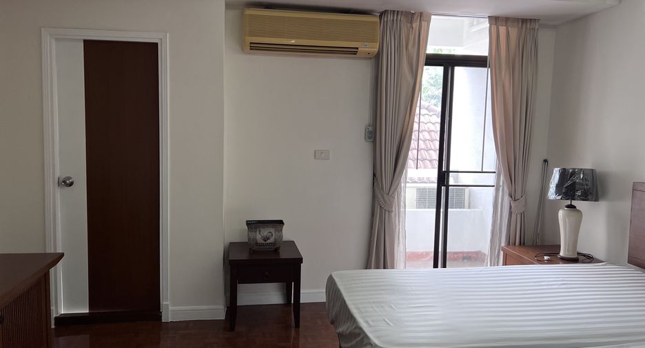 For rent 3 bedrooms condo in Khlong Toei, Bangkok