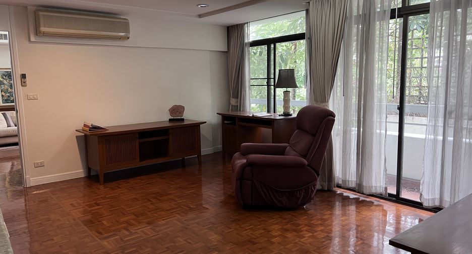 For rent 3 bedrooms condo in Khlong Toei, Bangkok