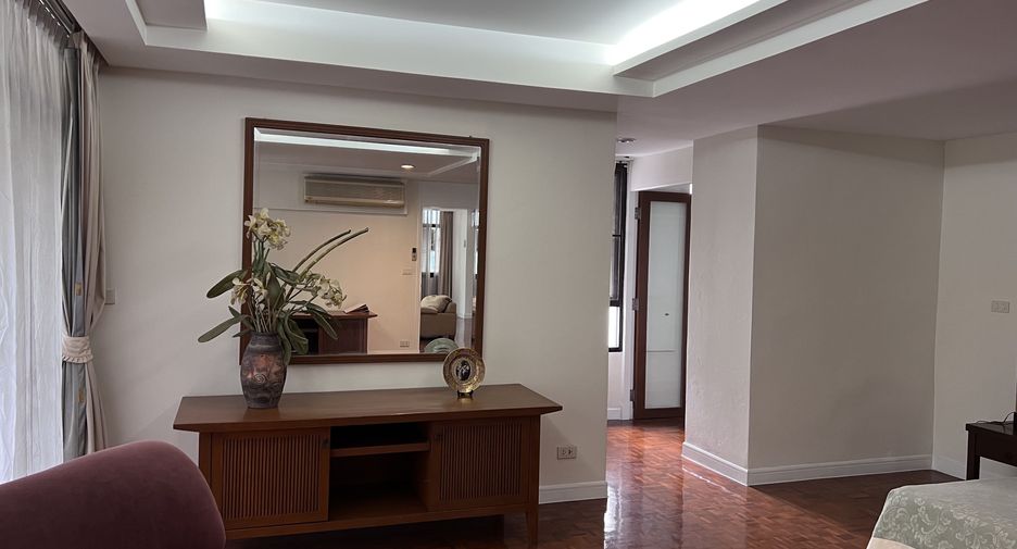 For rent 3 bedrooms condo in Khlong Toei, Bangkok