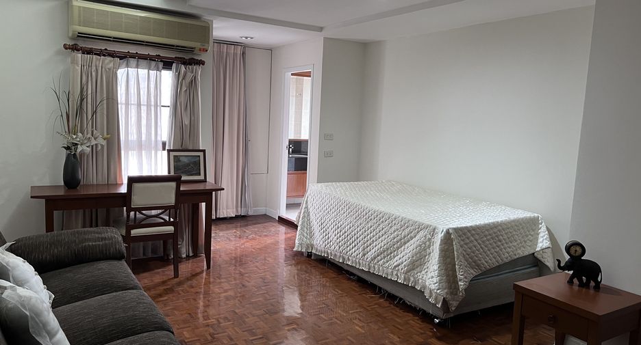 For rent 3 bedrooms condo in Khlong Toei, Bangkok