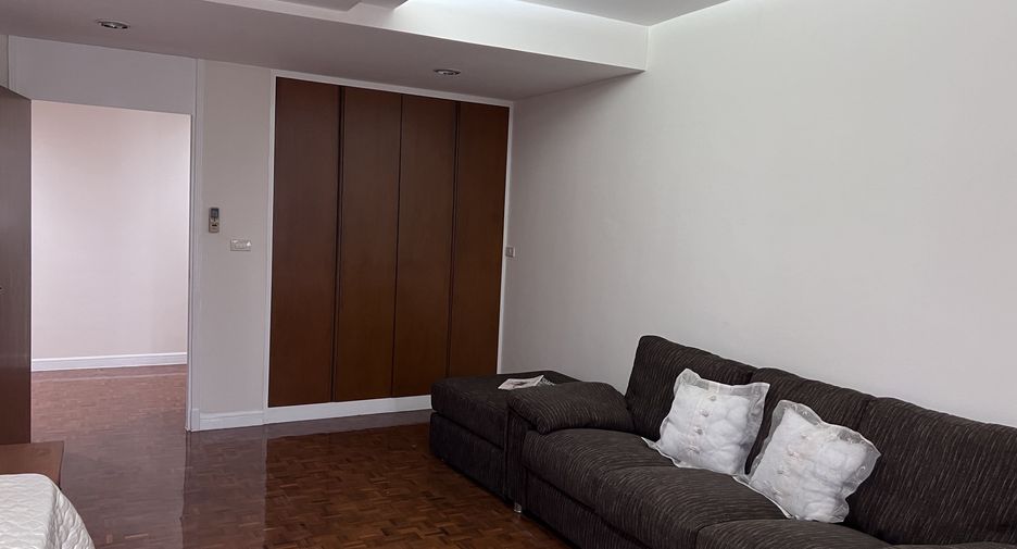 For rent 3 bedrooms condo in Khlong Toei, Bangkok