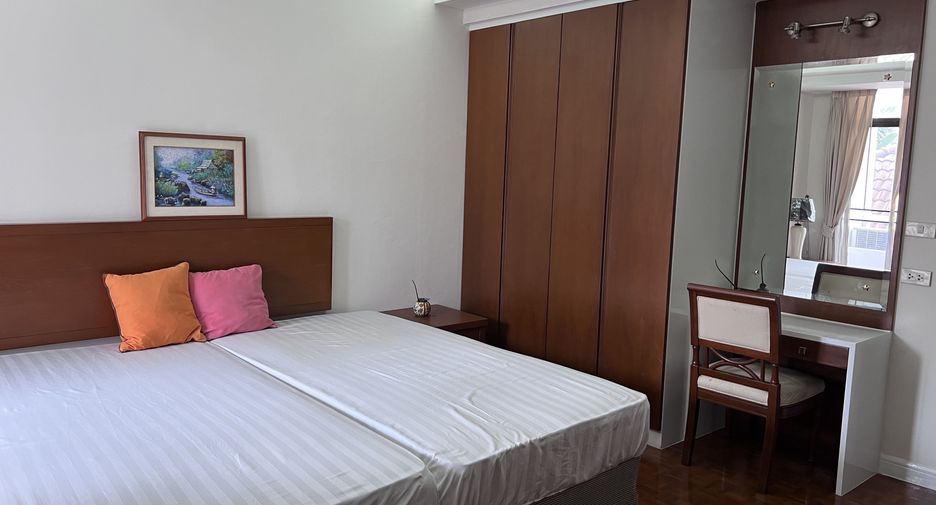 For rent 3 bedrooms condo in Khlong Toei, Bangkok