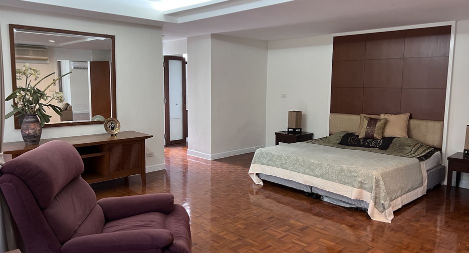 For rent 3 bedrooms condo in Khlong Toei, Bangkok
