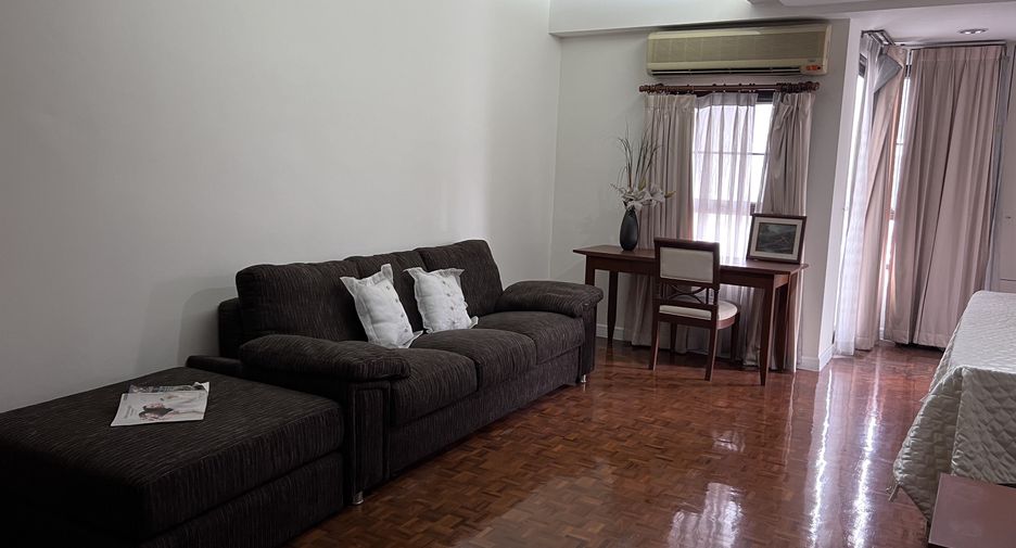 For rent 3 bedrooms condo in Khlong Toei, Bangkok