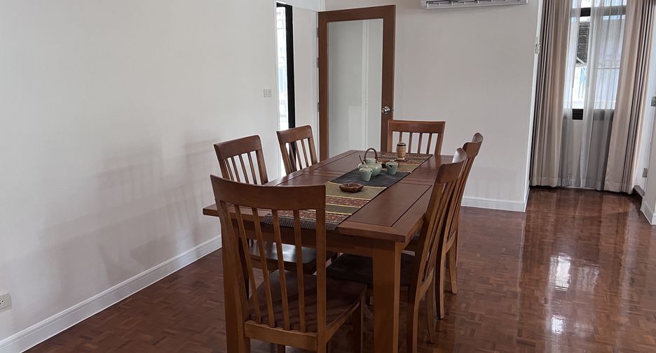 For rent 3 bedrooms condo in Khlong Toei, Bangkok