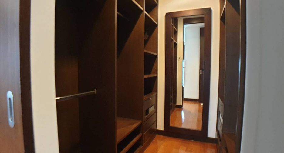 For rent 2 bedrooms condo in Yan Nawa, Bangkok