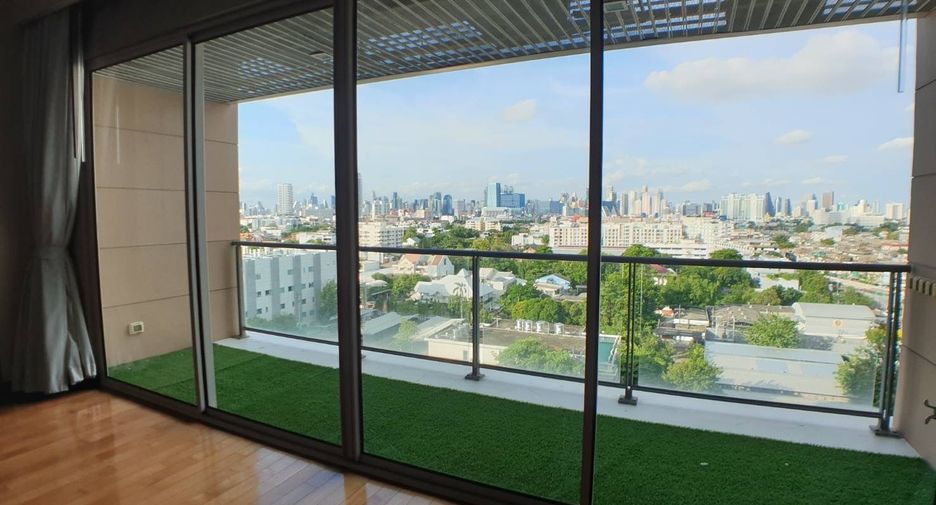 For rent 2 bedrooms condo in Yan Nawa, Bangkok