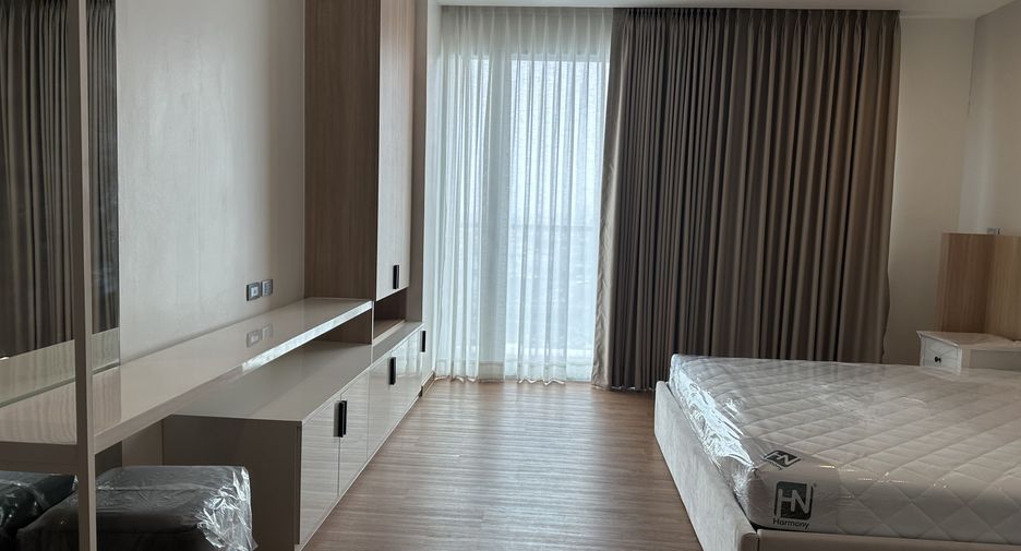 Condo en alquiler de 3 habitaciones en Khlong Toei, Bangkok