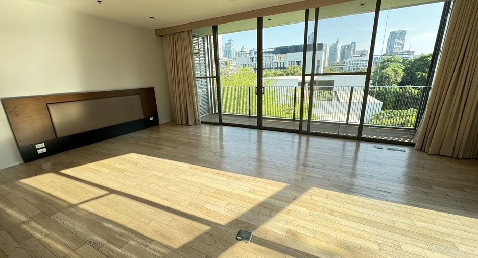 For rent 3 bedrooms apartment in Watthana, Bangkok