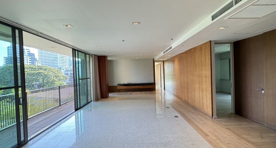 For rent 3 bedrooms apartment in Watthana, Bangkok