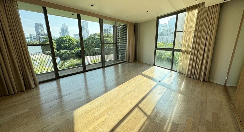 For rent 3 bedrooms apartment in Watthana, Bangkok