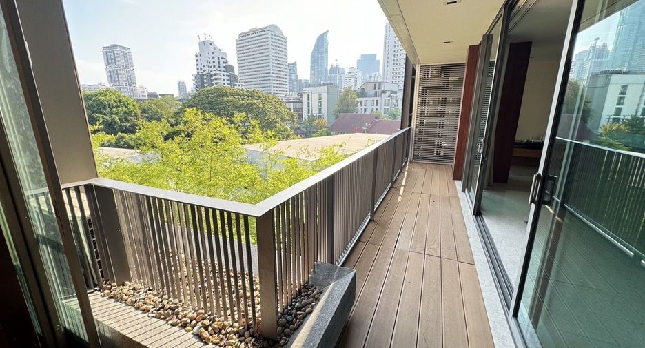 For rent 3 bedrooms apartment in Watthana, Bangkok
