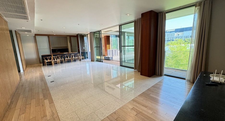 For rent 3 bedrooms apartment in Watthana, Bangkok