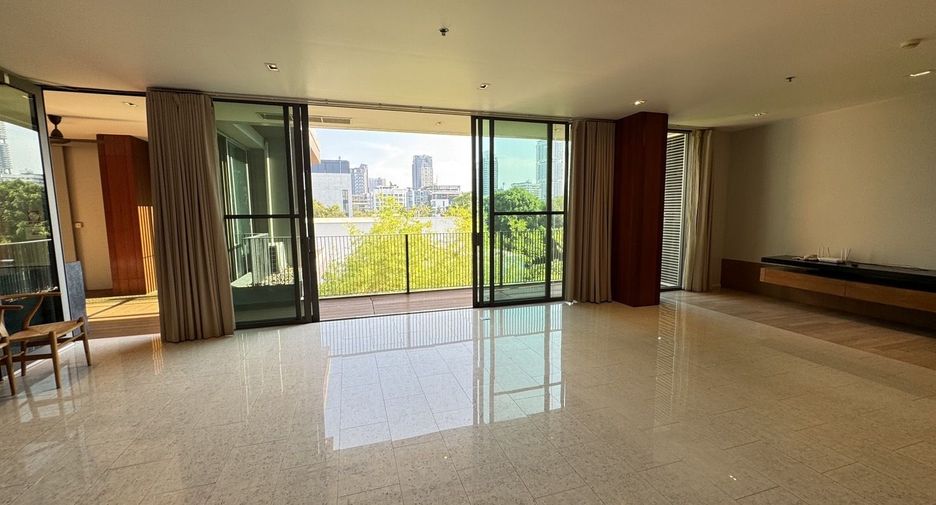 For rent 3 bedrooms apartment in Watthana, Bangkok
