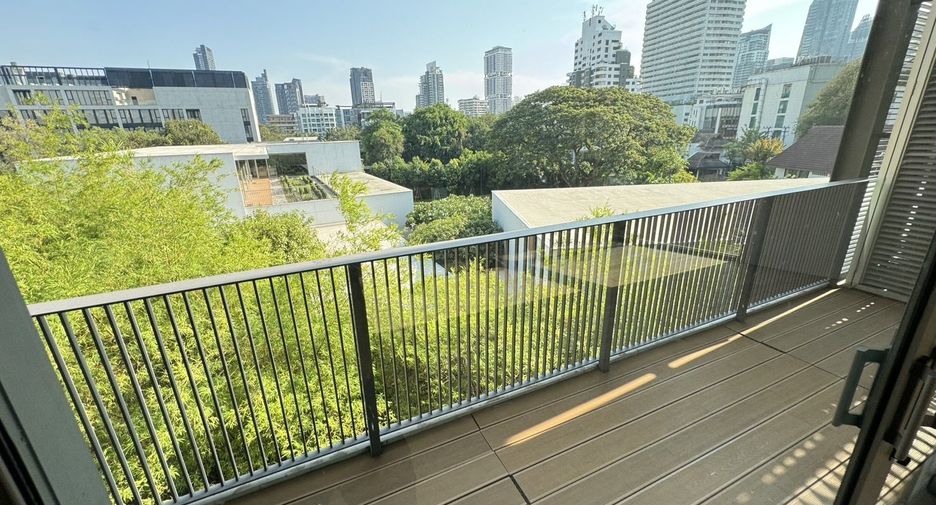 For rent 3 bedrooms apartment in Watthana, Bangkok