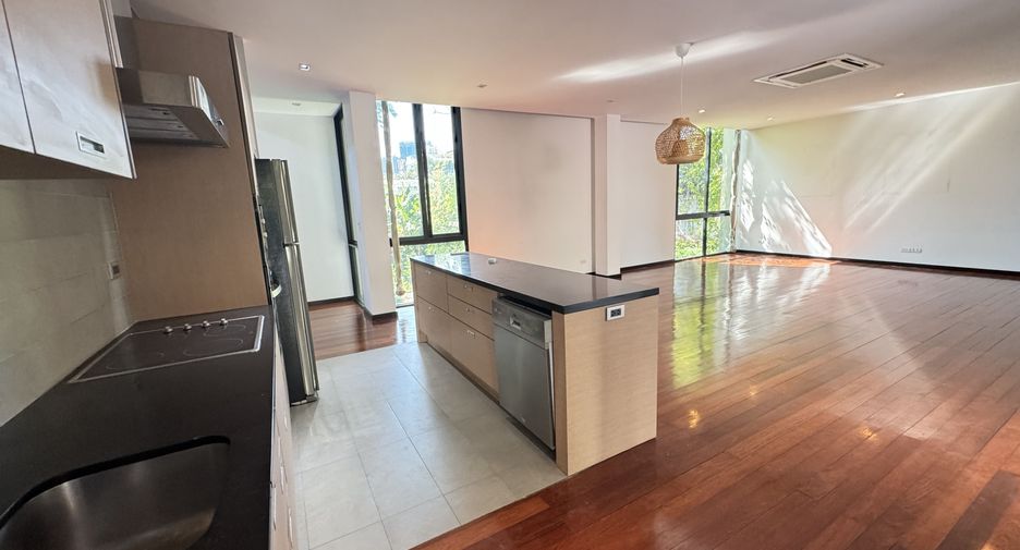 Casa en alquiler de 3 habitaciones en Watthana, Bangkok